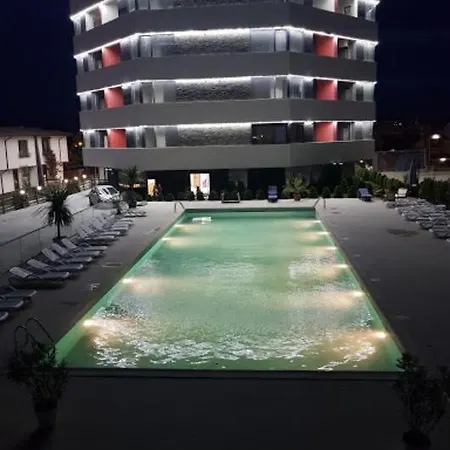 Gemene And Pool Apartamento